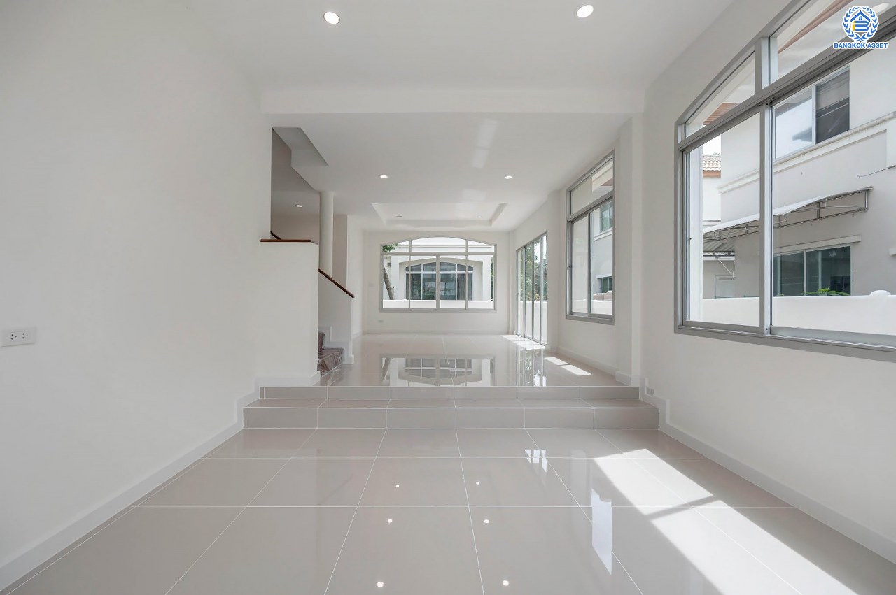 บ้านมือสองตกแต่งใหม่ โครงการ ศุภาลัยพาร์ควิลล์2 พหลโยธิน48 เนื้อที่ 71.6 ตร.ว. ฟังก์ชัน 3 ห้องนอน 4 ห้องน้ำ 1 ห้องแม่บ้าน จอดรถได้ 2 คัน บนทำเลเดินทางสะดวกเชื่อมต่อถนนสายไหม, ถนนลำลูกกา, ถนนพหลโยธิน ใกล้รถไฟฟ้าสายสีเขียว "สถานีสายหยุด" และทางด่วน "ฉลองรัช"